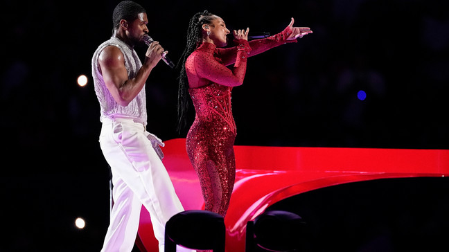 Usher, left, and Alicia Keys perform during halftime of the NFL Super Bowl 58 football game between the San Francisco 49ers and the Kansas City Chiefs, Sunday, Feb. 11, 2024, in Las Vegas. (AP Photo/Eric Gay)