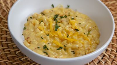 Image for story: Daily Mix: 3-Cheese Skillet Mac and Cheese