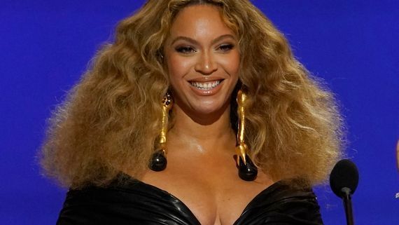 Image for story: Beyoncé drops new songs; 'Act II' will arrive in March